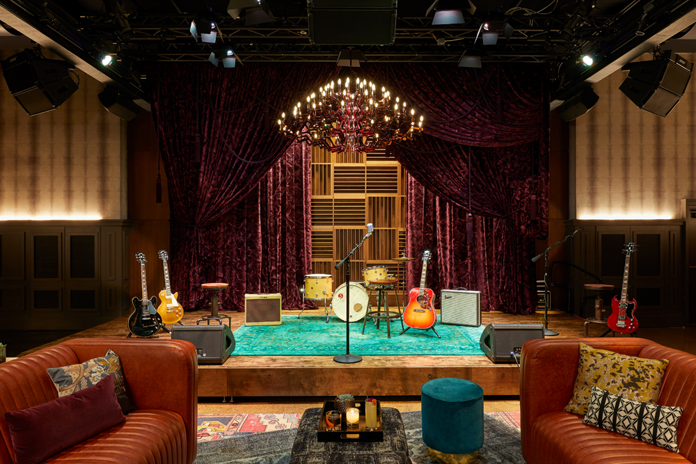 Analog_Stage_HuttonHotel_credit Tim Williams (1)-2